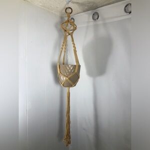 Tan Macrame & Tan Pot. NEW